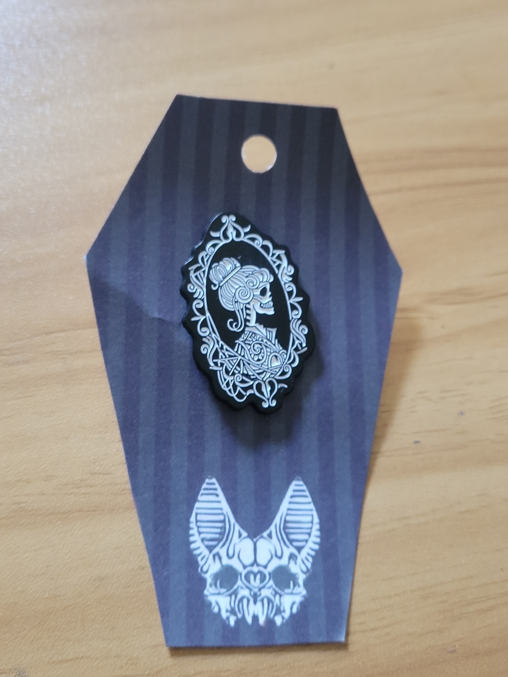 👻BUY 1 GET 1 FREE👻 Black and White Cameo Skull Brooch - Women Jewelry